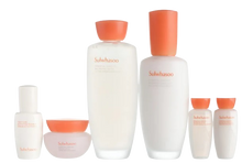 Load image into Gallery viewer, Sulwhasoo Essential Balancing Daily Routine Set- 6 ITEMS (TONER+MOISTURIZER)
